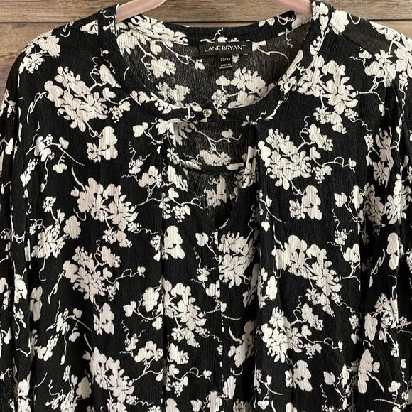LANE BRYANT Ladies Floral Rayon 3/4 Sleeve Flowy Blouse Size 22/24 Black White - Picture 6 of 12
